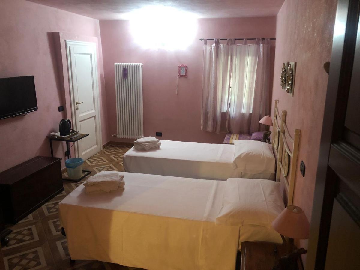 Отель Gredo Antica Dimora Виллафранка-ин-Луниджана Экстерьер фото